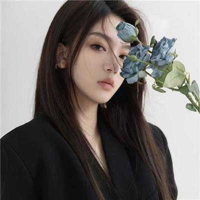 与变成了异世界美少女的大叔一起冒险